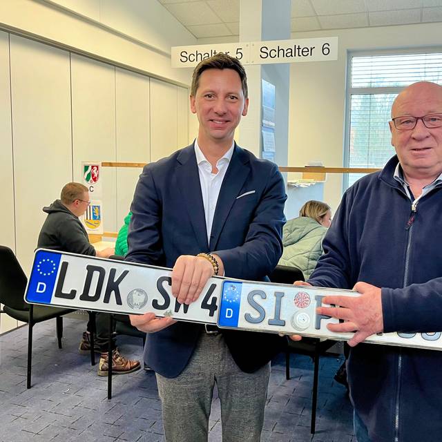 In Siegen und Bad Berleburg können wegen des Cyberangriffs aktuell gar keine KFZs zugelassen werden, Hilfe kommt u.a. aus Herborn im Lahn-Dill-Kreis.