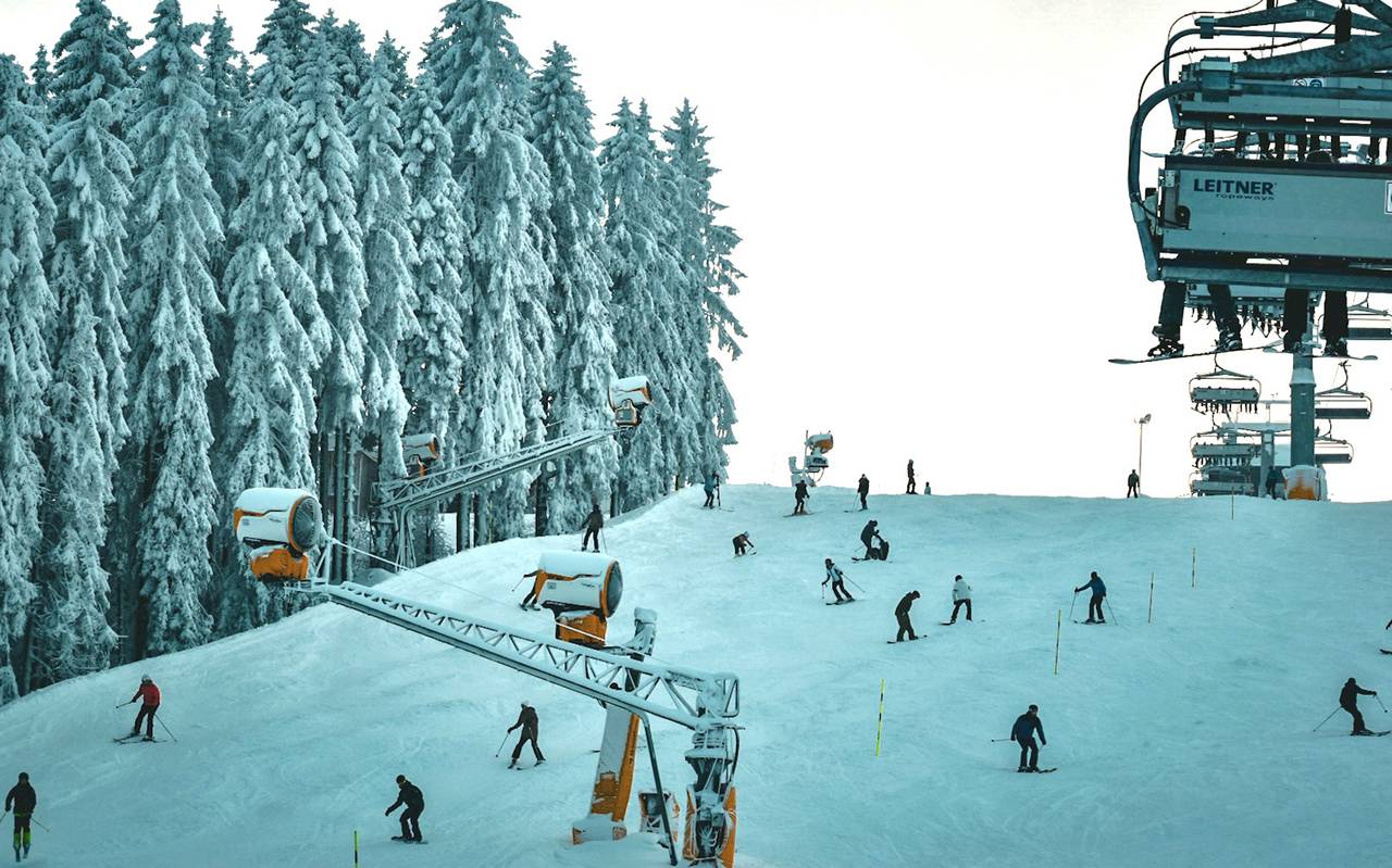 Skipiste im Skiliftkarussell Winterberg