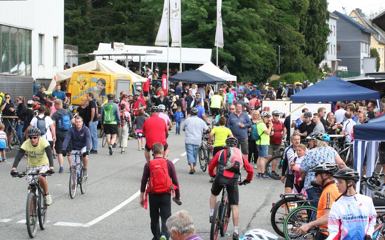 Wie gewohnt kann auch in diesem Jahr das Gelände vor der Erzquell-Brauerei als Raststation genutzt, ein verschobener Starttermin zum Ausbau der B 62 macht’s möglich.