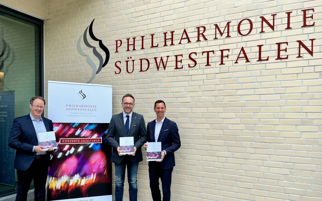 Intendant Michael Nassauer, Landrat Andreas Müller & Kreisdirektor Dr. Sebastian Merck zur neuen Spielzeit der Philharmonie Südwestfalen 25-26