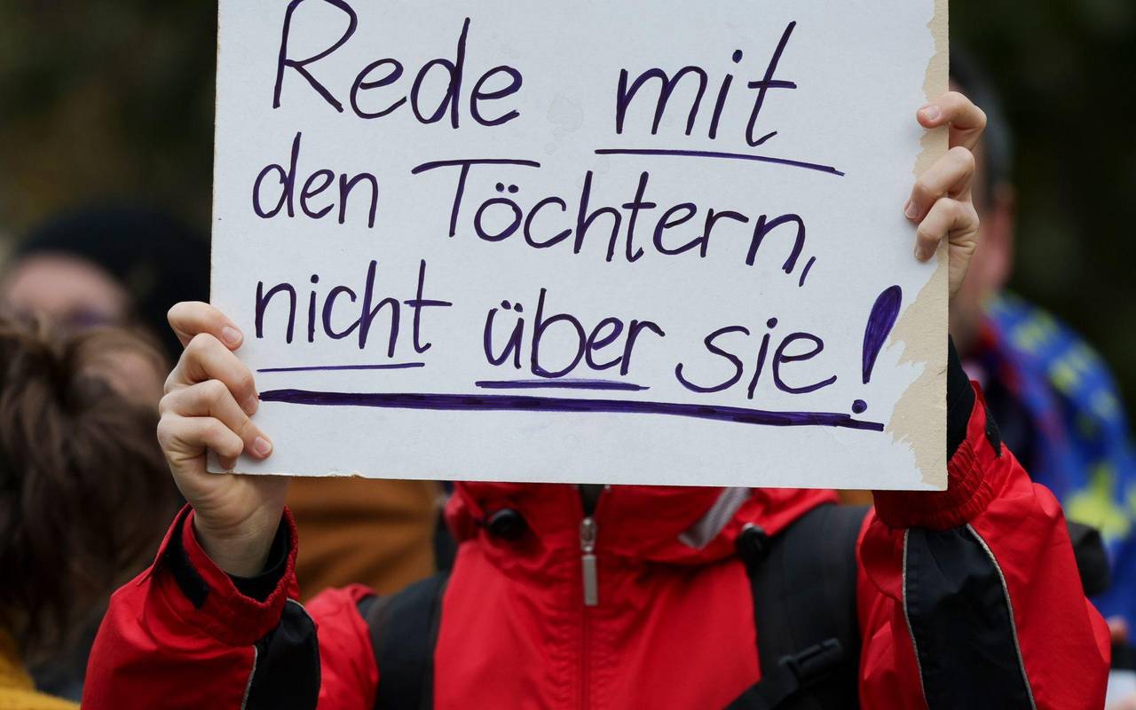 Antrittsbesuch des Bundeskanzlers in Sachsen - Demonstration