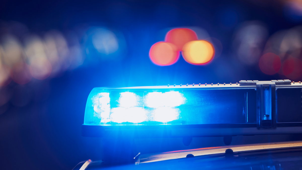 85-jähriger fährt Frau mit Säugling auf dem Arm an. 