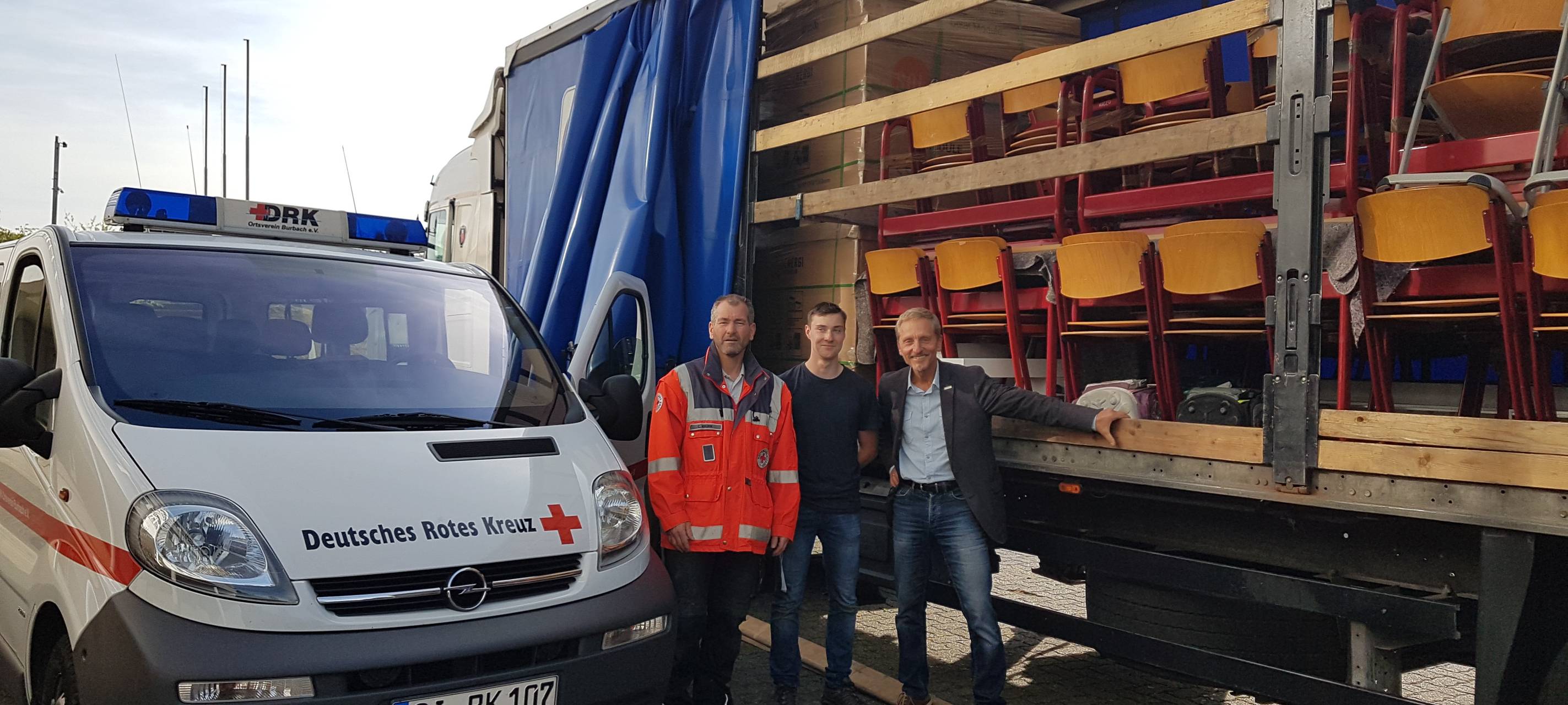 Tische, Stühle und Overhead-Projektoren für Gymnasium in Rumänien