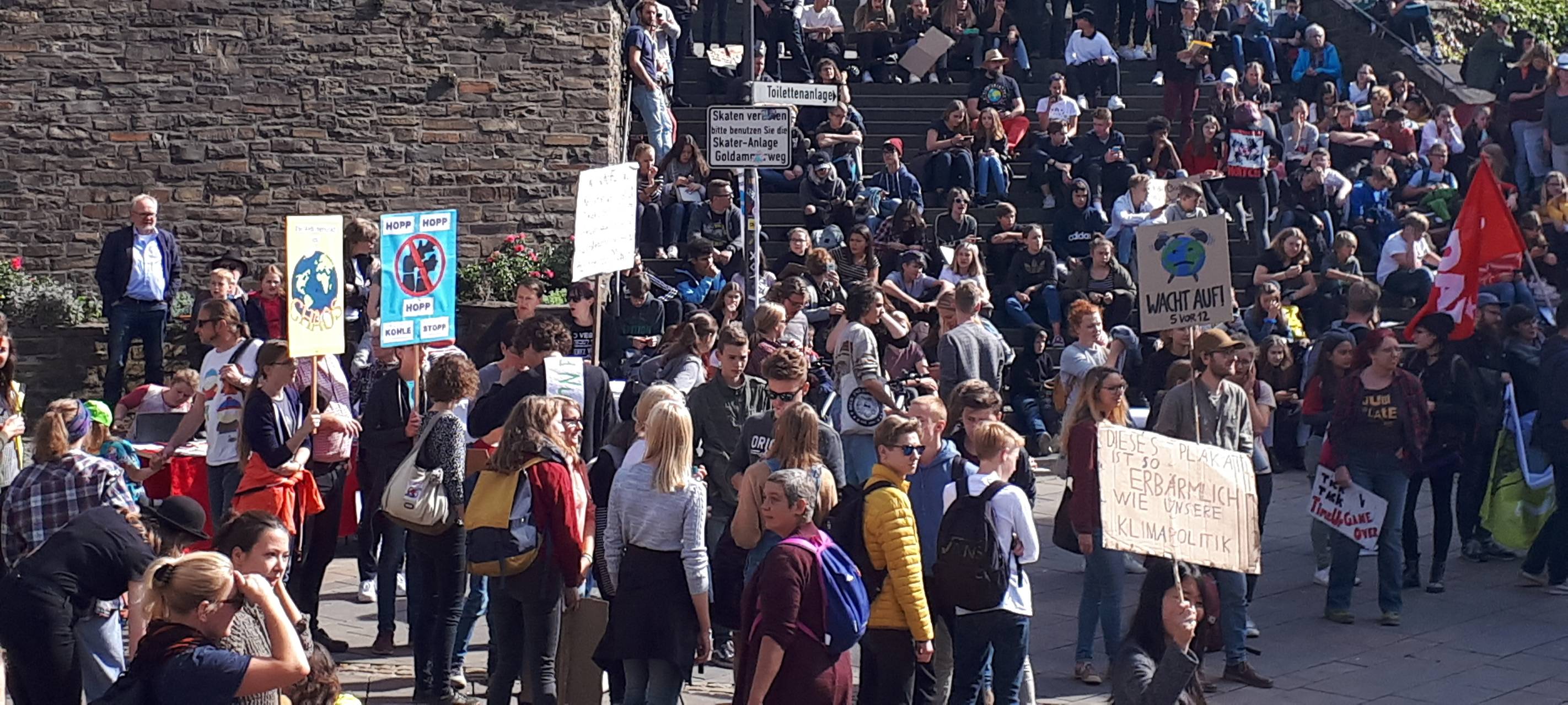 Über 1.000 Menschen demonstrierten für Klimaschutz