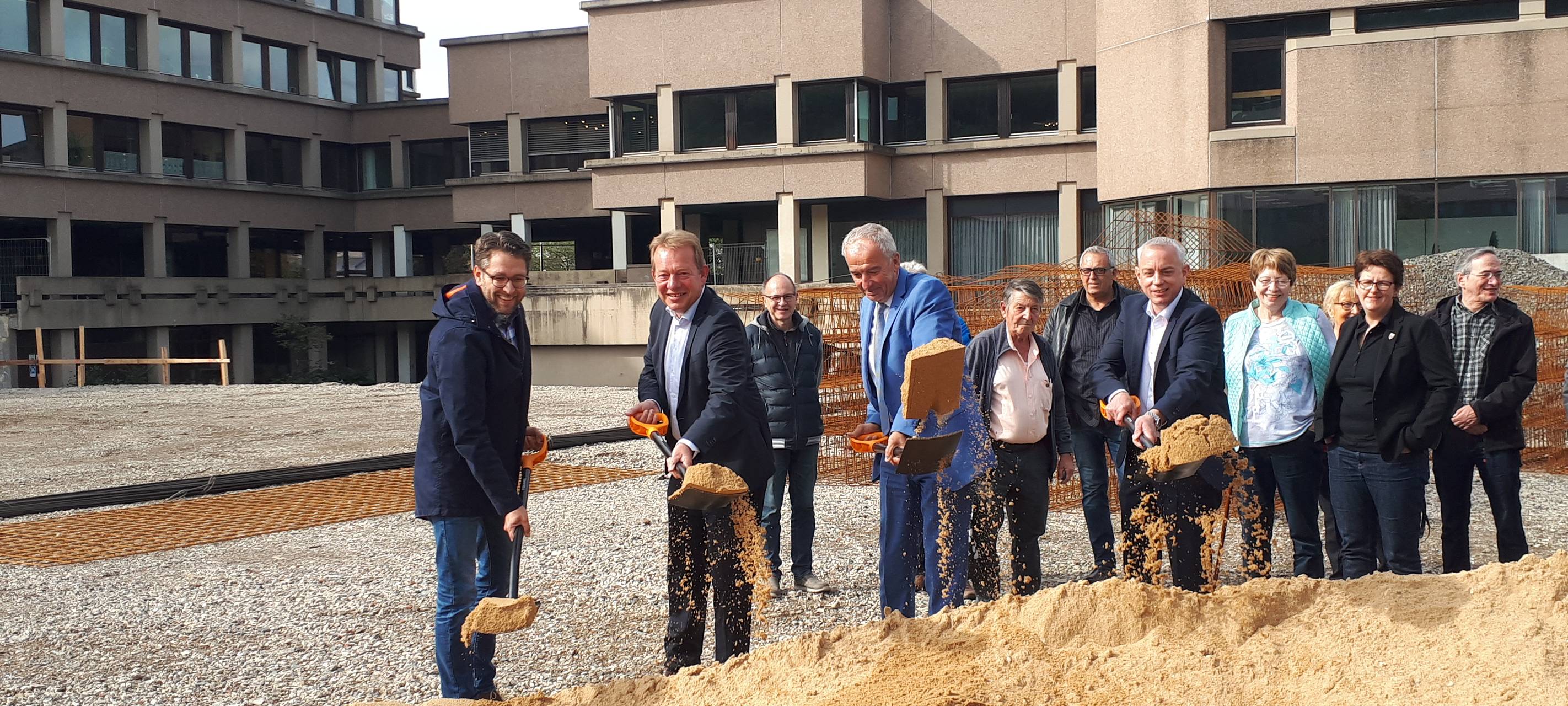Erster Spatenstich für REWE in Geisweid
