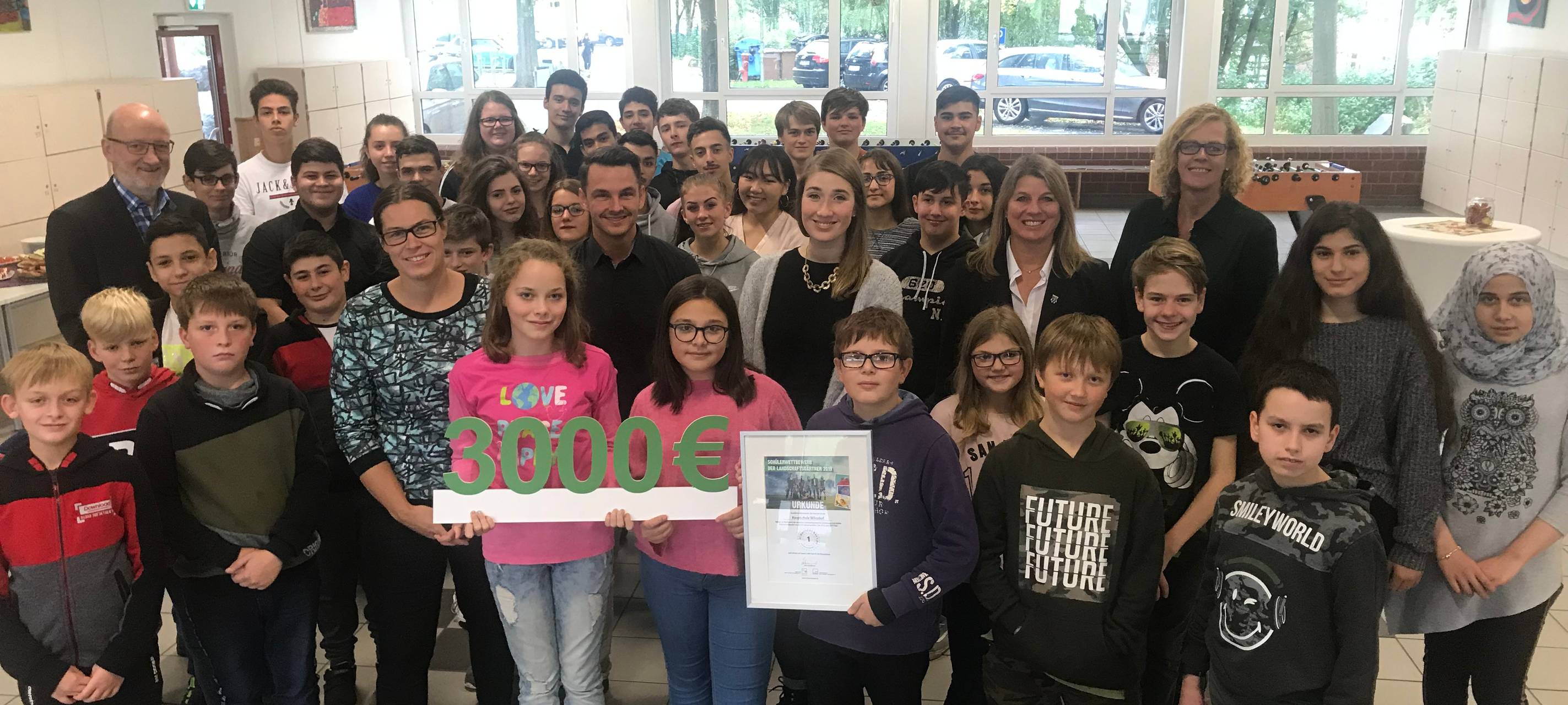 Hauptschule Wilnsdorf gewinnt Wettbewerb „Grünes Licht für Bienen“