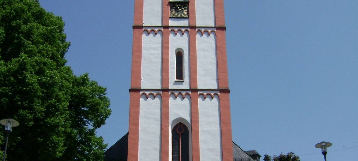Demo gegen Ausgangssperre und Gegendemo gegen Rechts