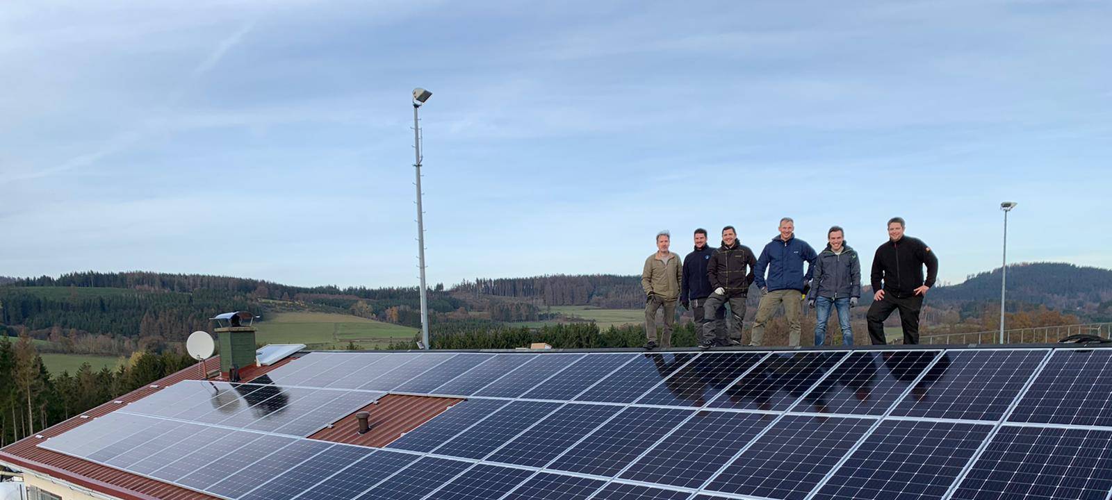 Neue Photovoltaikanlage auf dem Dach des Banfer Sportheims
