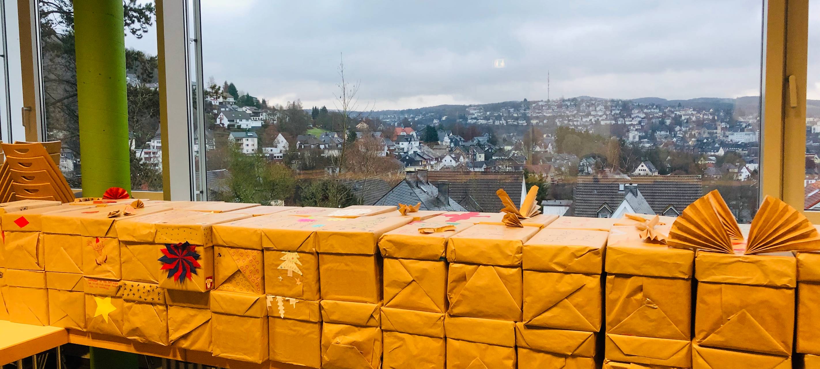 Weihnachtspäckchen für die Siegener Tafel