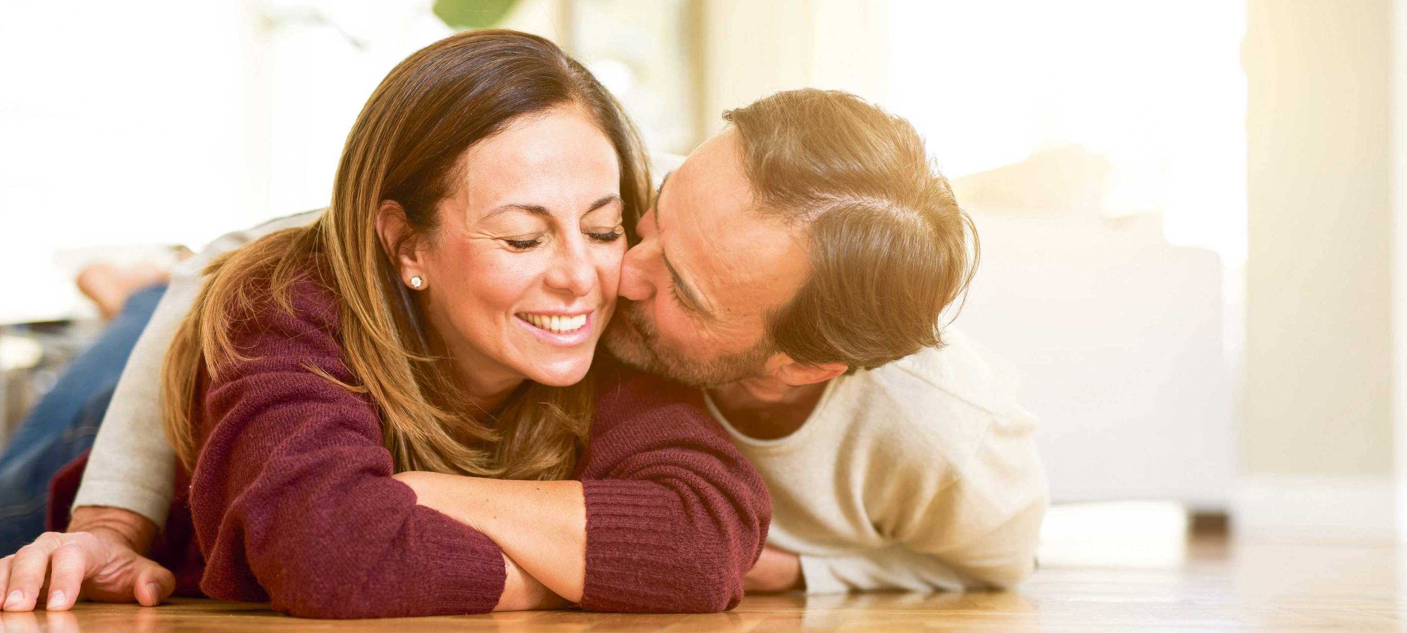 Traumpartner NRW Paar liegend