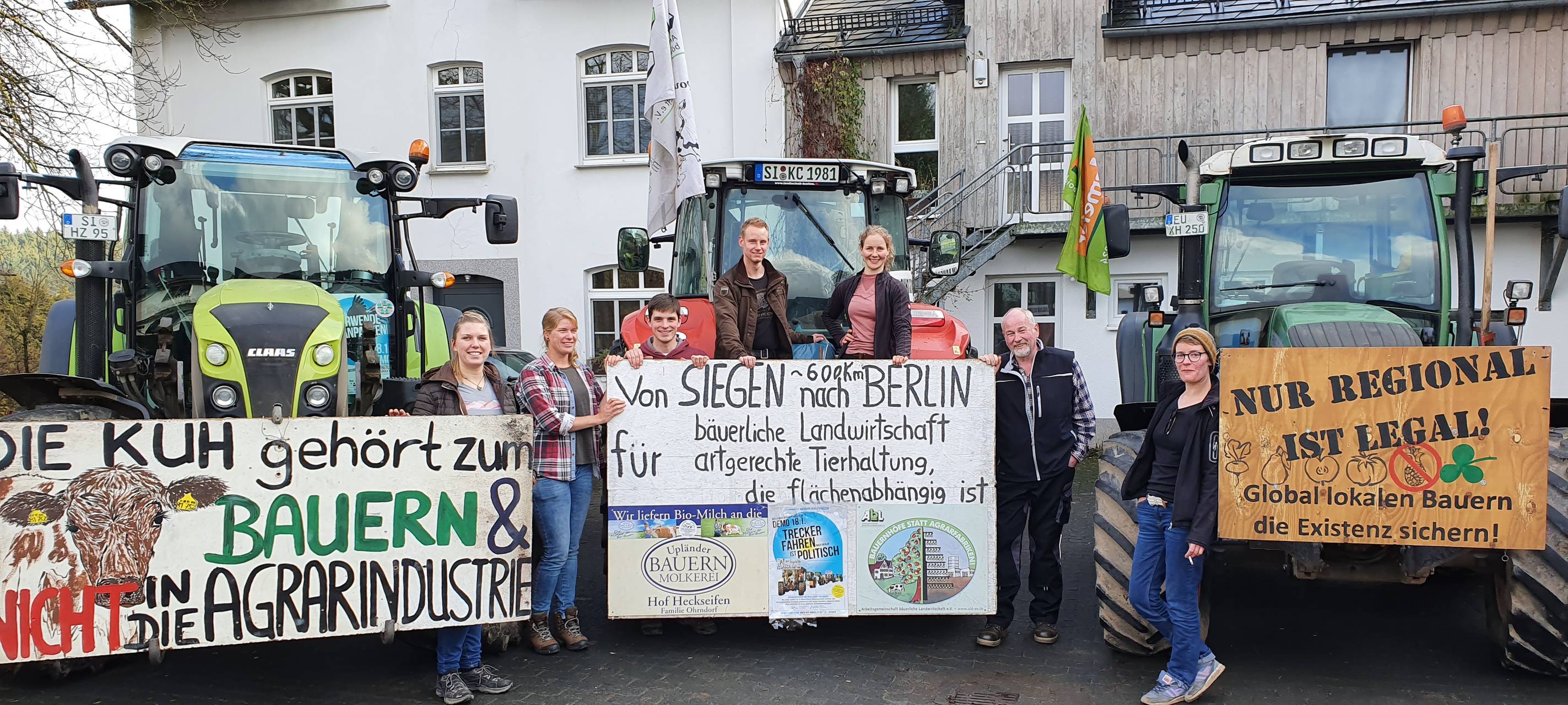 Bauern fahren mit Treckern nach Berlin