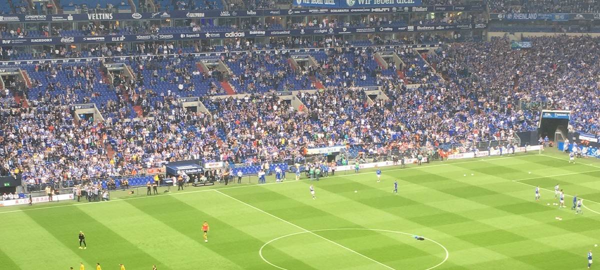 Umfrage: Fußballstadien mit nur wenigen Zuschauern - Eure Meinung?