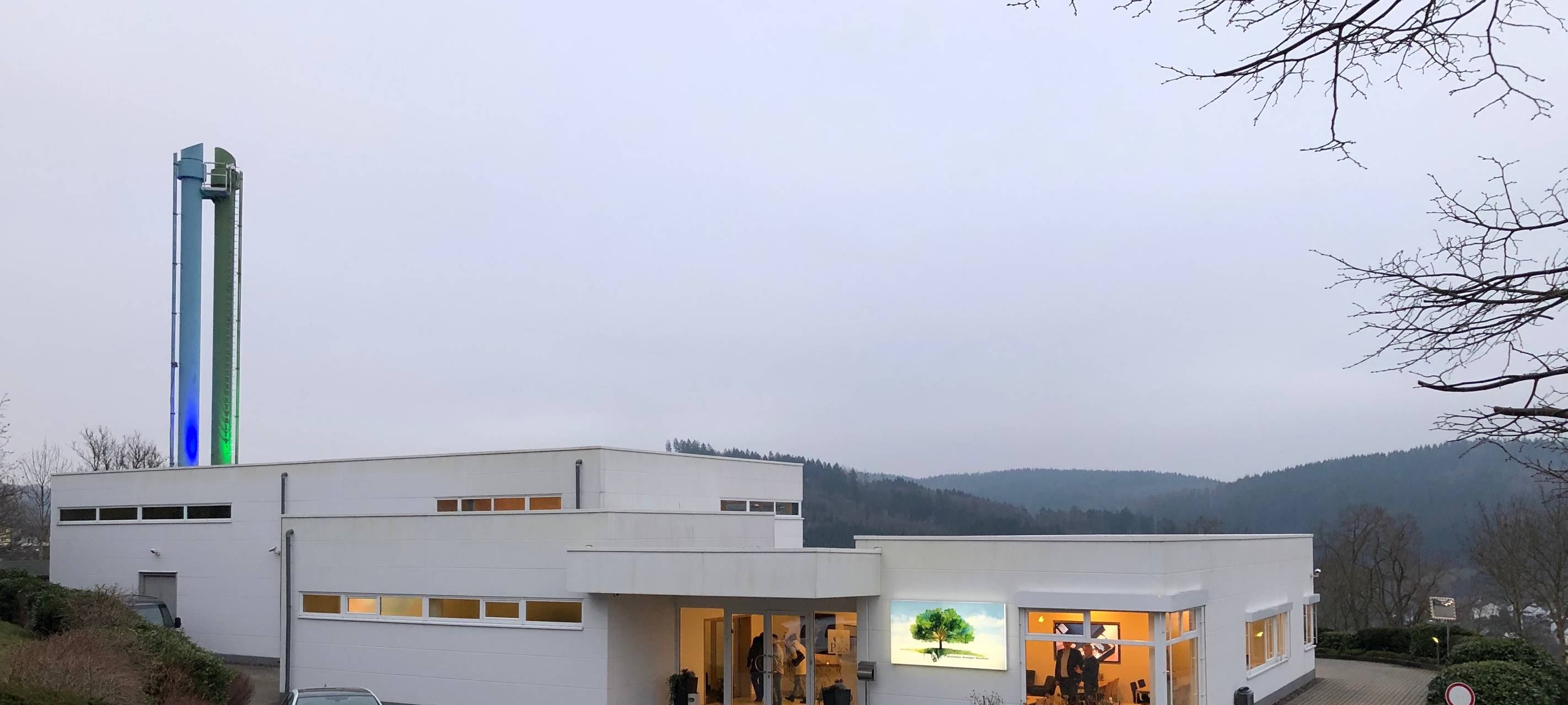 Zwei Drittel der Menschen in Deutschland werden mittlerweile nach ihrem Tod verbrannt. Darauf hat das Krematorium auf dem Siegener “Lindenberg” reagiert und in den letzten anderthalb Jahren mehrere Millionen Euro in An- und Umbauten investiert.