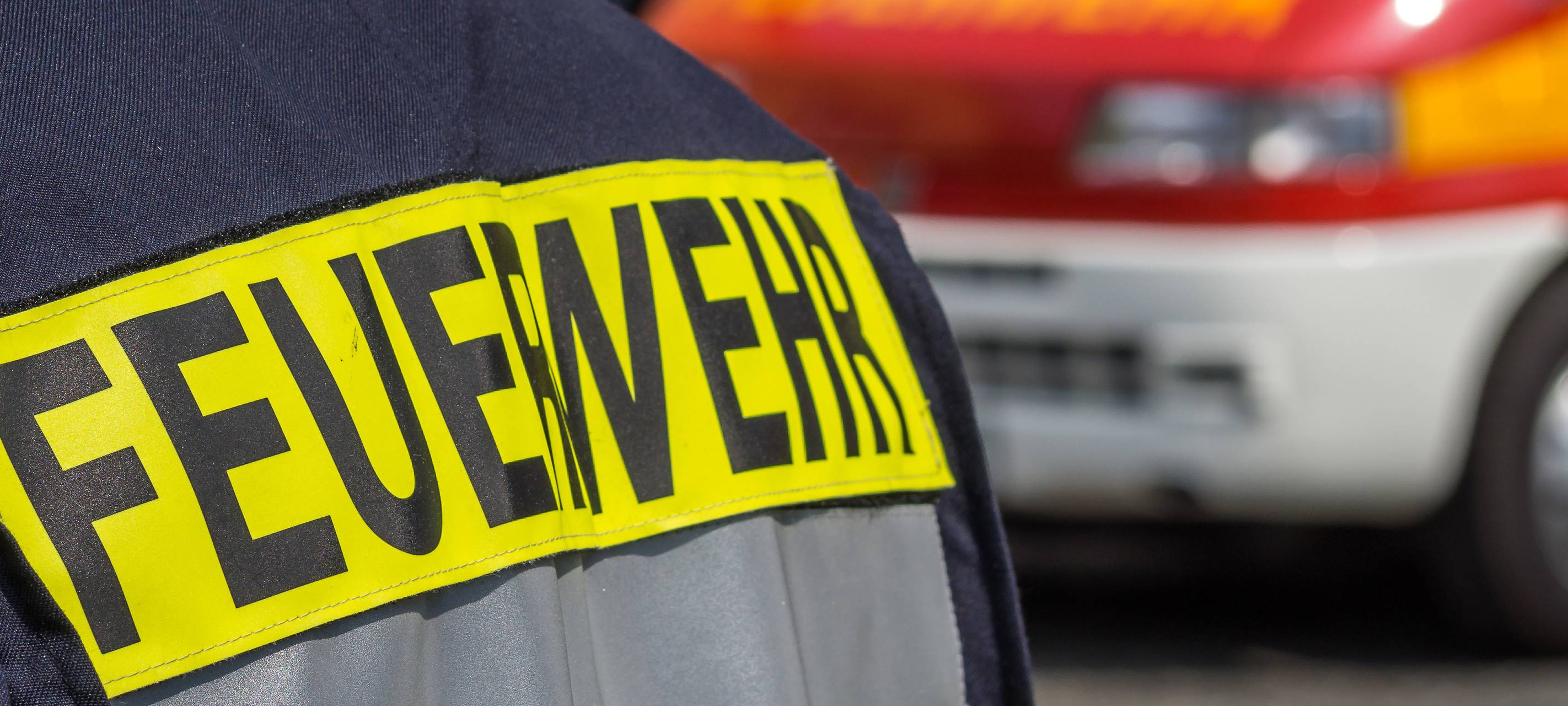 A45: LKW reißt sich Tank auf