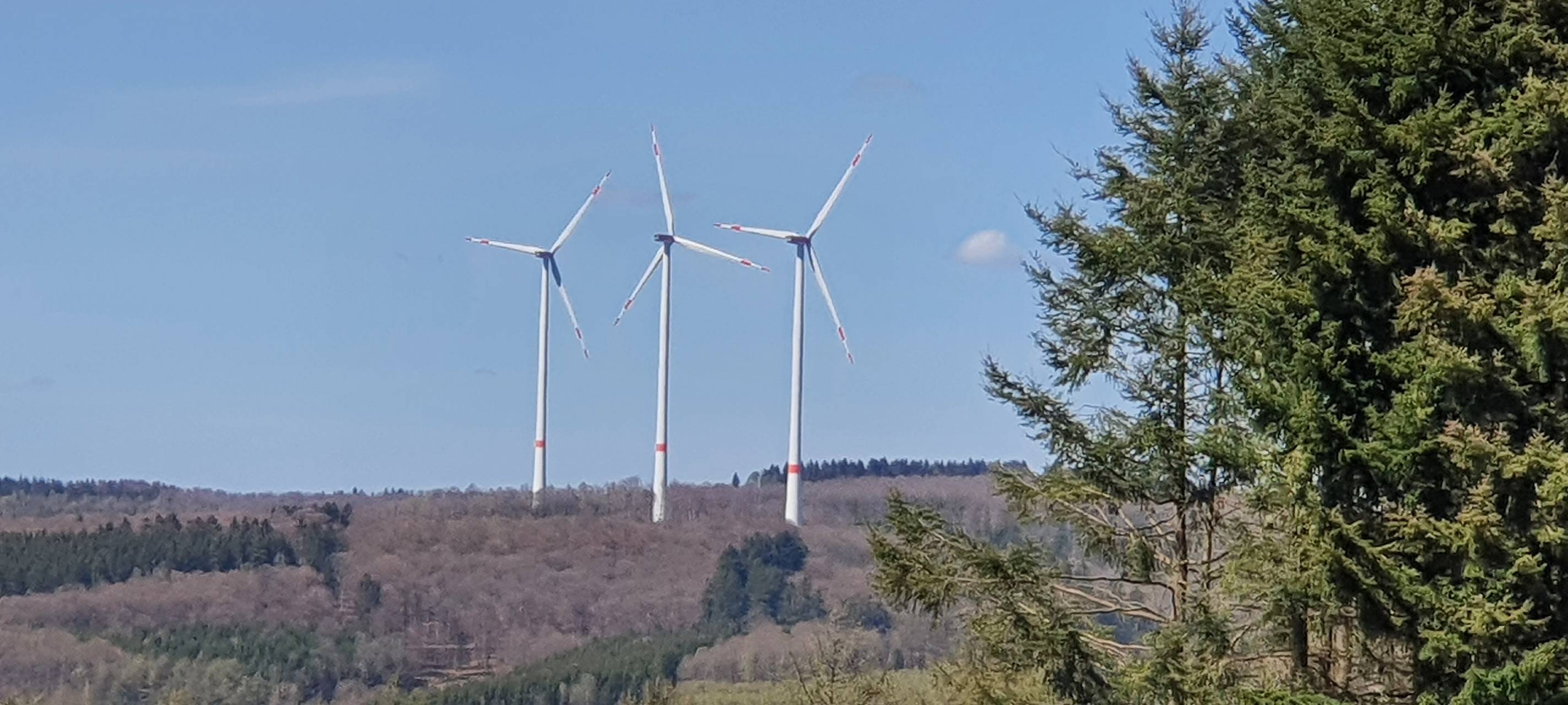 Windräder auf dem "Knippen" laufen