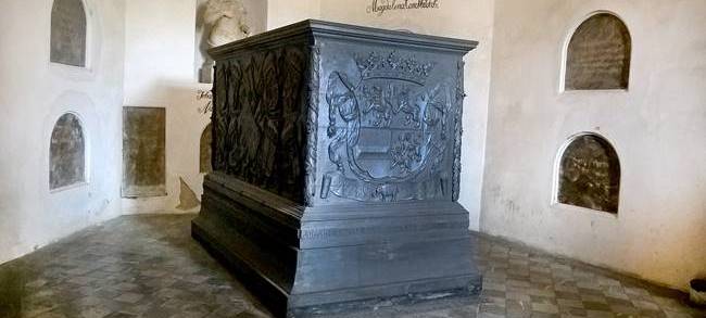 Stadt saniert Fürstengruft im unteren Schloss