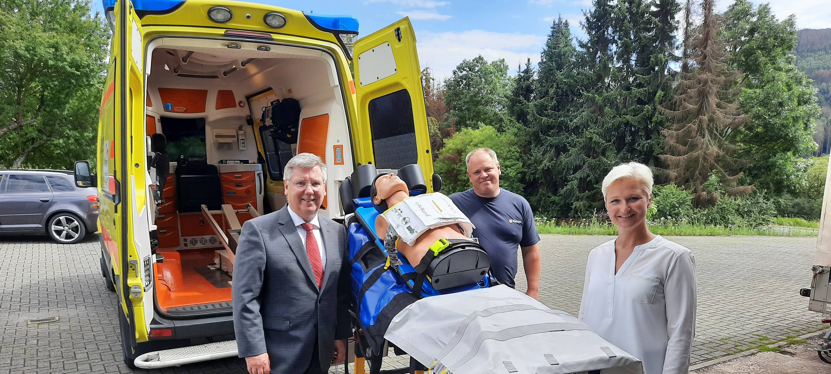 Neues Reanimationsbrett für Malteser in Bad Laasphe