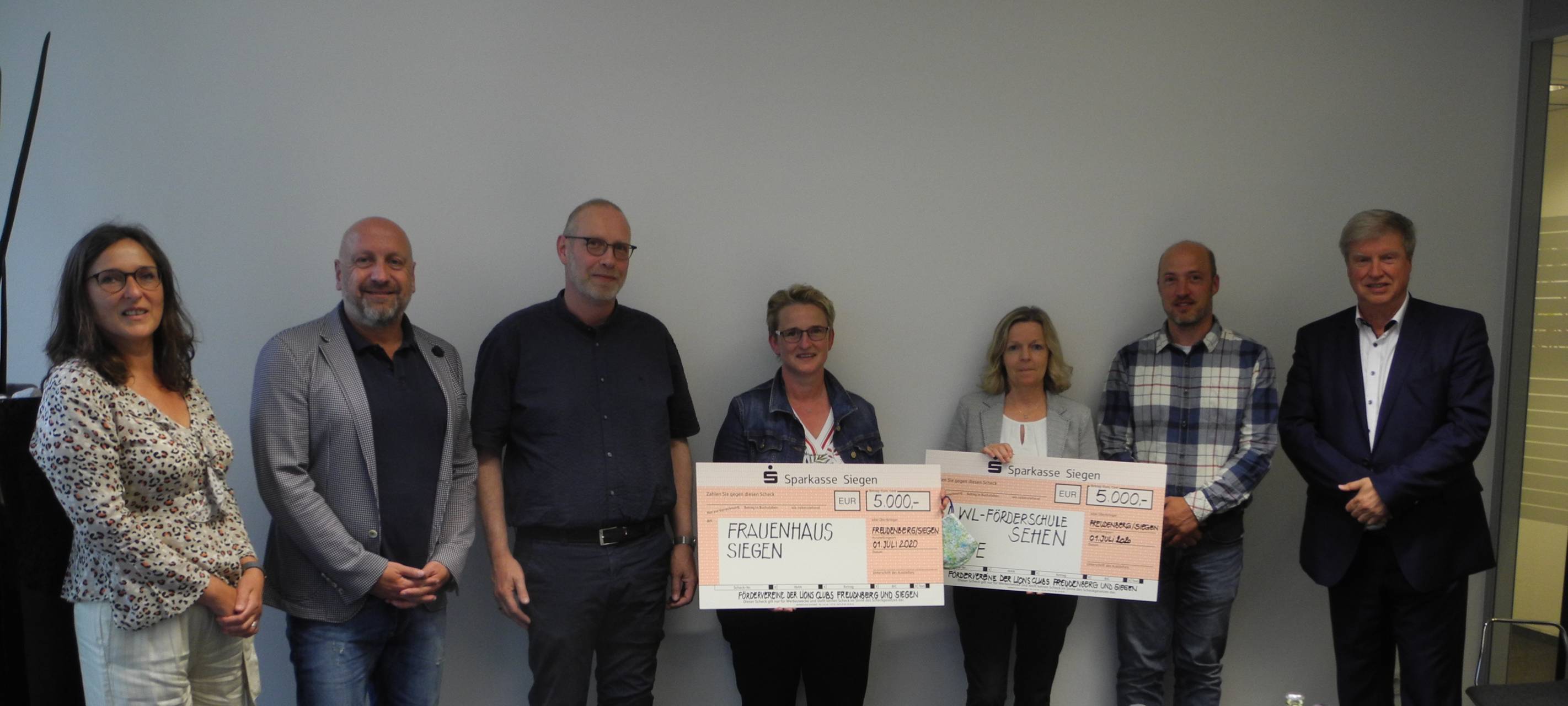Lions Clubs in Siegen und Freudenberg übergeben Spenden an soziale Einrichtungen