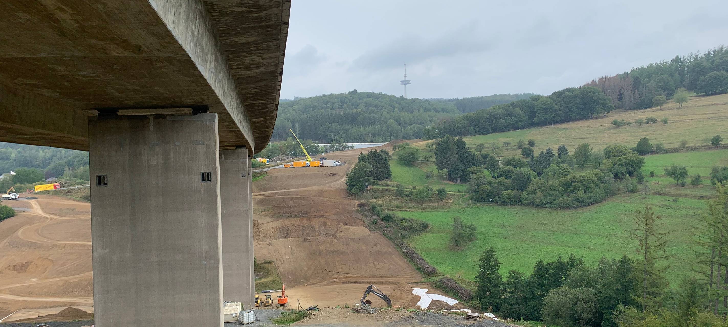 Sprengung der Talbrücke Eisern naht