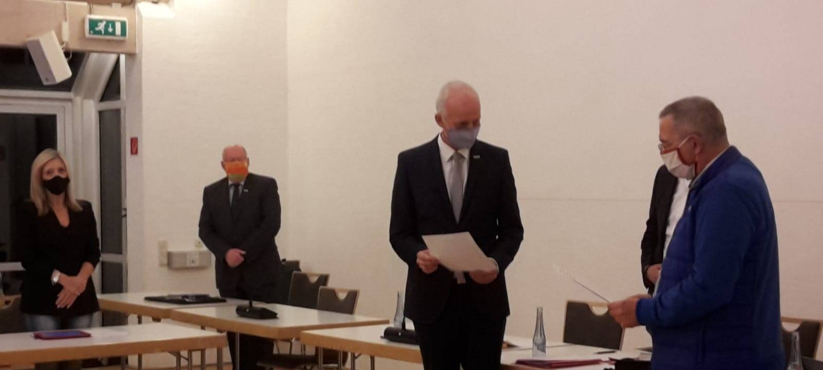 Burbachs Bürgermeister Christoph Ewers vereidigt