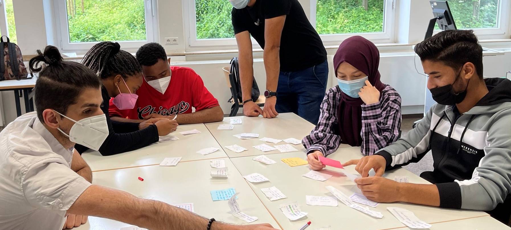37 zugewanderte Schülerinnen und Schüler haben Deutschkurs absolviert