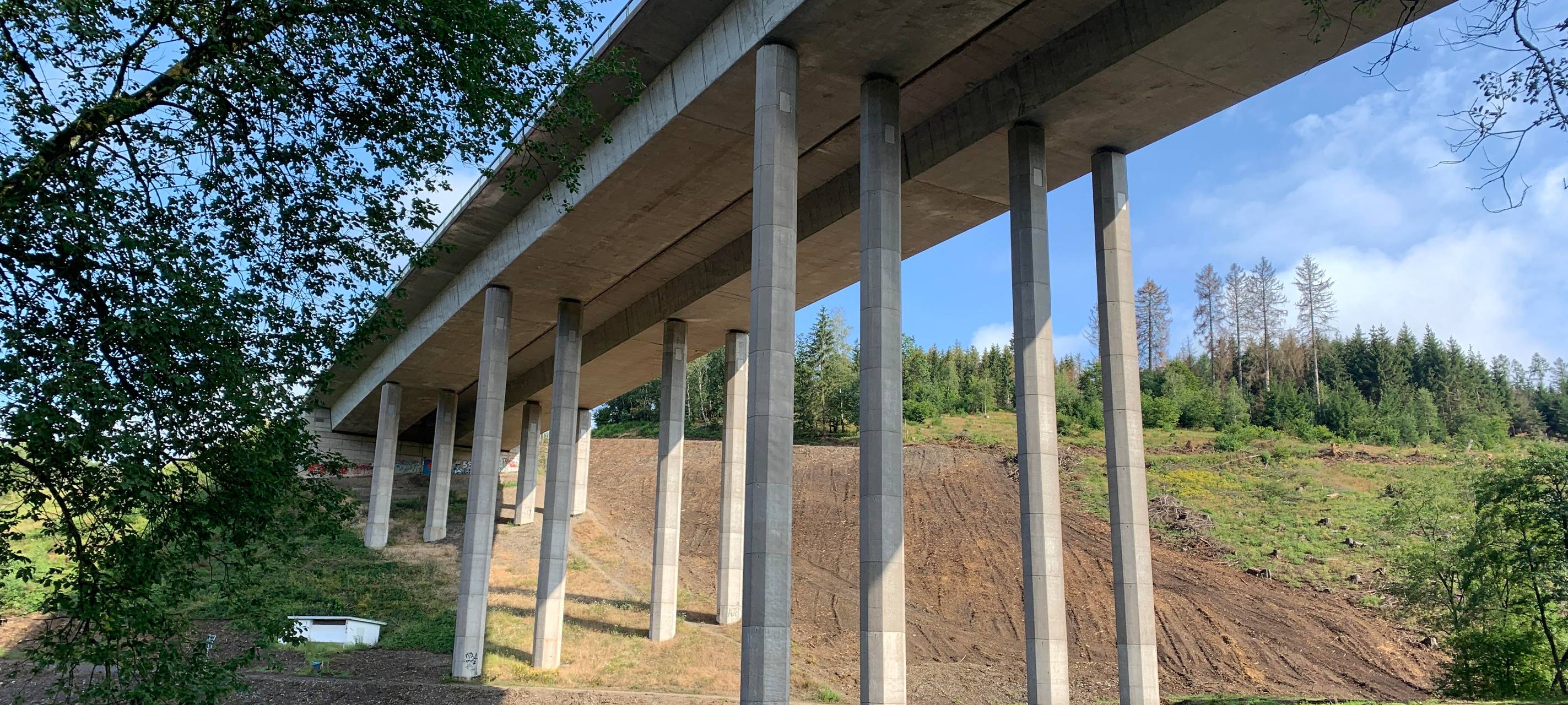 Vorarbeiten für Neubau der Talbrücke Landeskroner Weiher starten