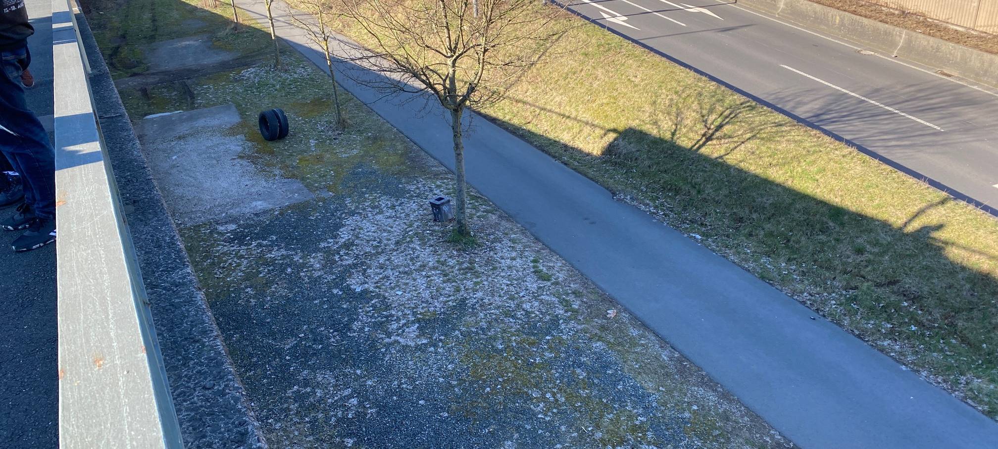 Bus verliert Reifen auf der Hufeisenbrücke