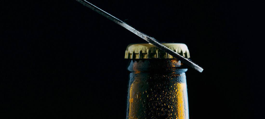 Wie öffnet ihr eine Flasche Bier?