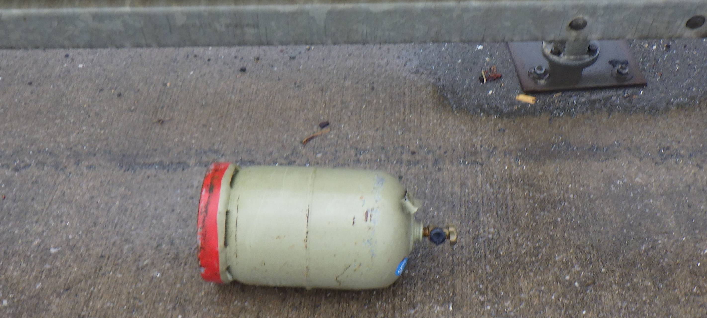Die Gasflasche liegt auf der HTS