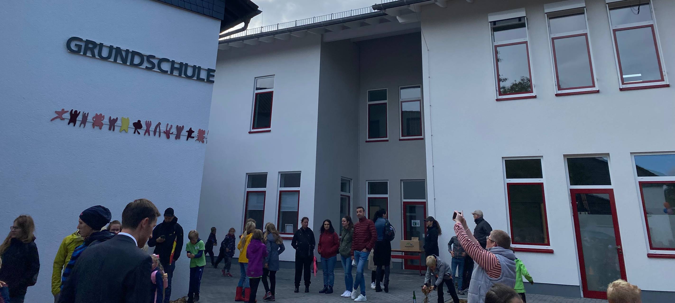 Neuer Anbau der Grundschule in Niederdielfen eingeweiht