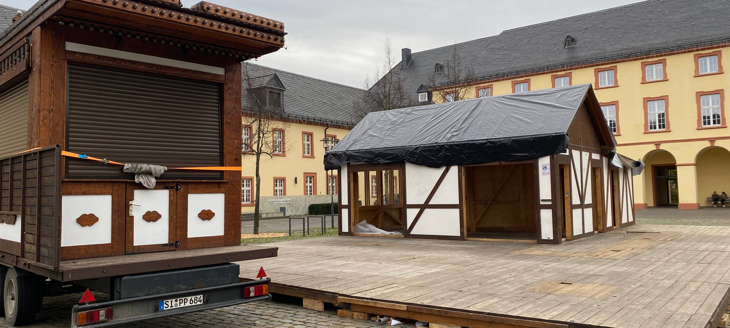 Siegener Weihnachtsmarkt im Aufbau