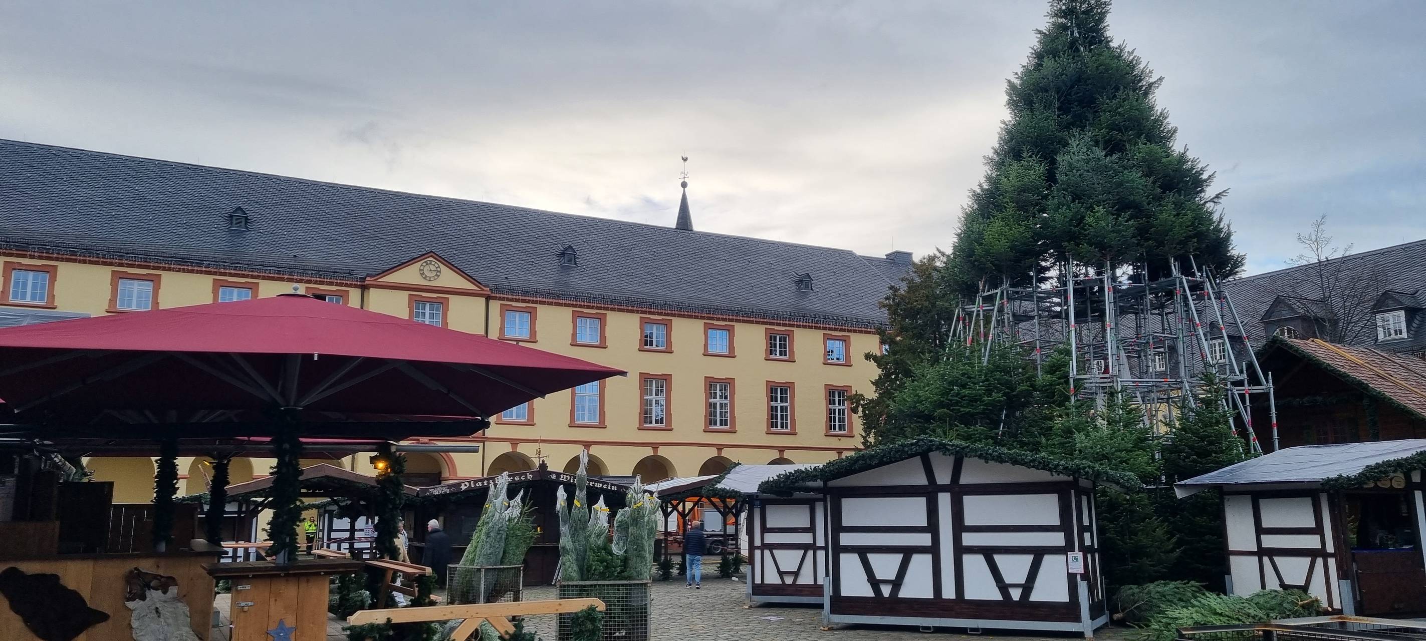 Aufbau des Weihnachtsmarkts