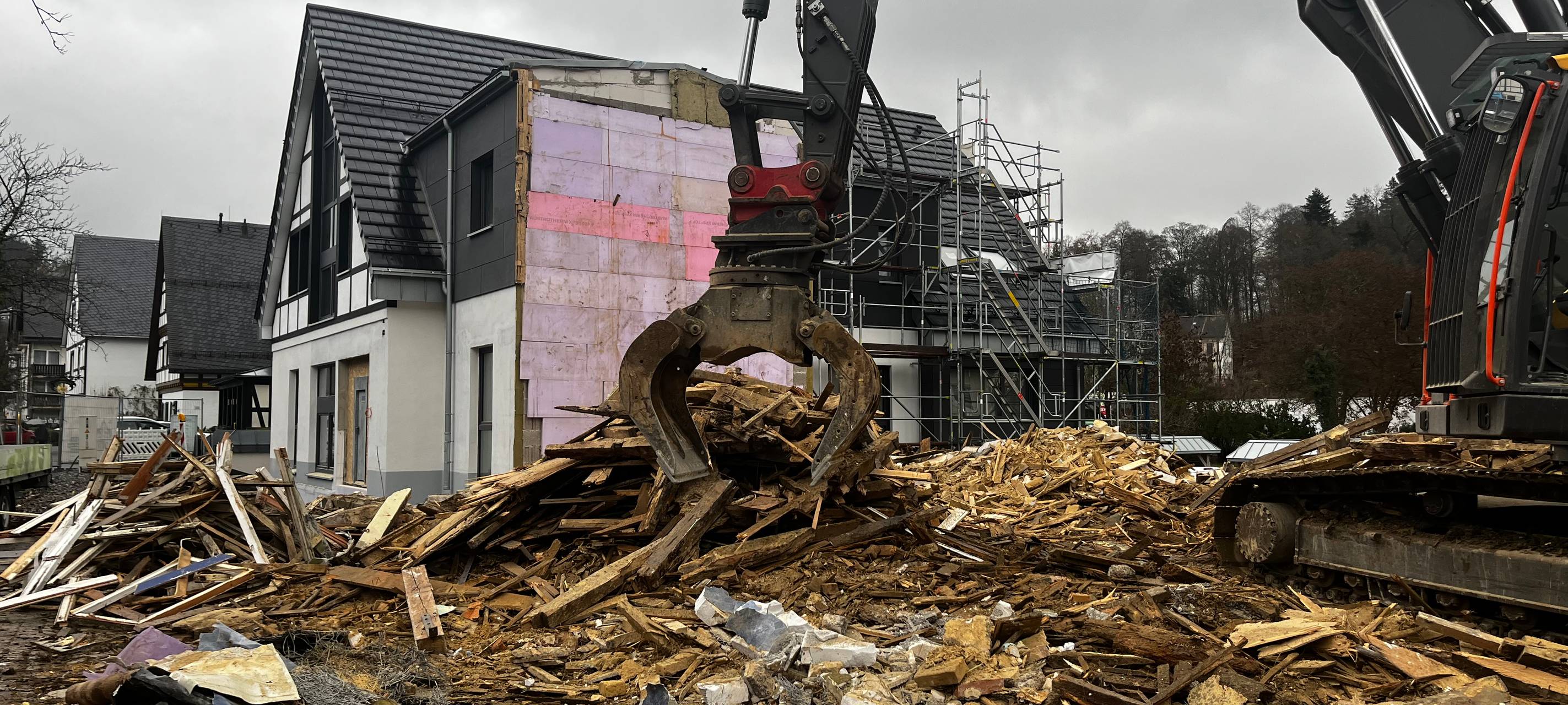 Abbruchbagger im Einsatz