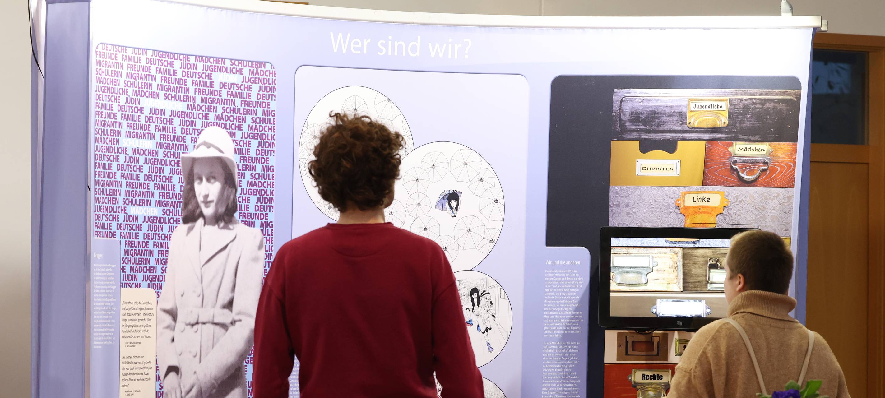 Viele Besucher bei "Deine Anne"