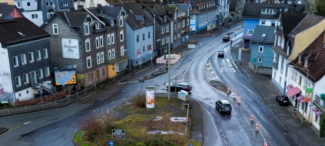 Die Umbauarbeiten am Kreisel "Schleifmühlchen" in Siegen laufen gut