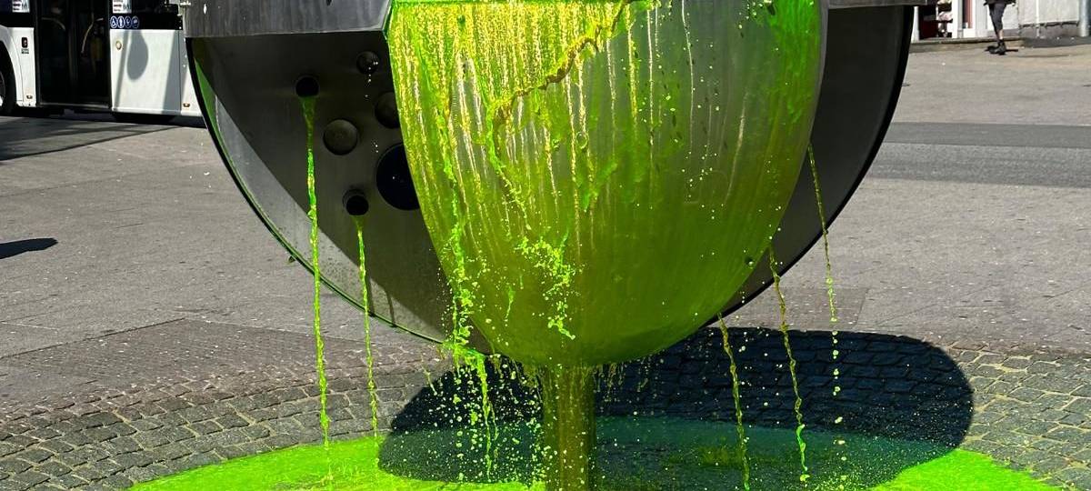 Unbekannte verschmutzen Brunnen am Siegener Bahnhof