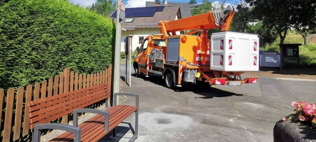 Warten auf Mitfahrgelegenheit
