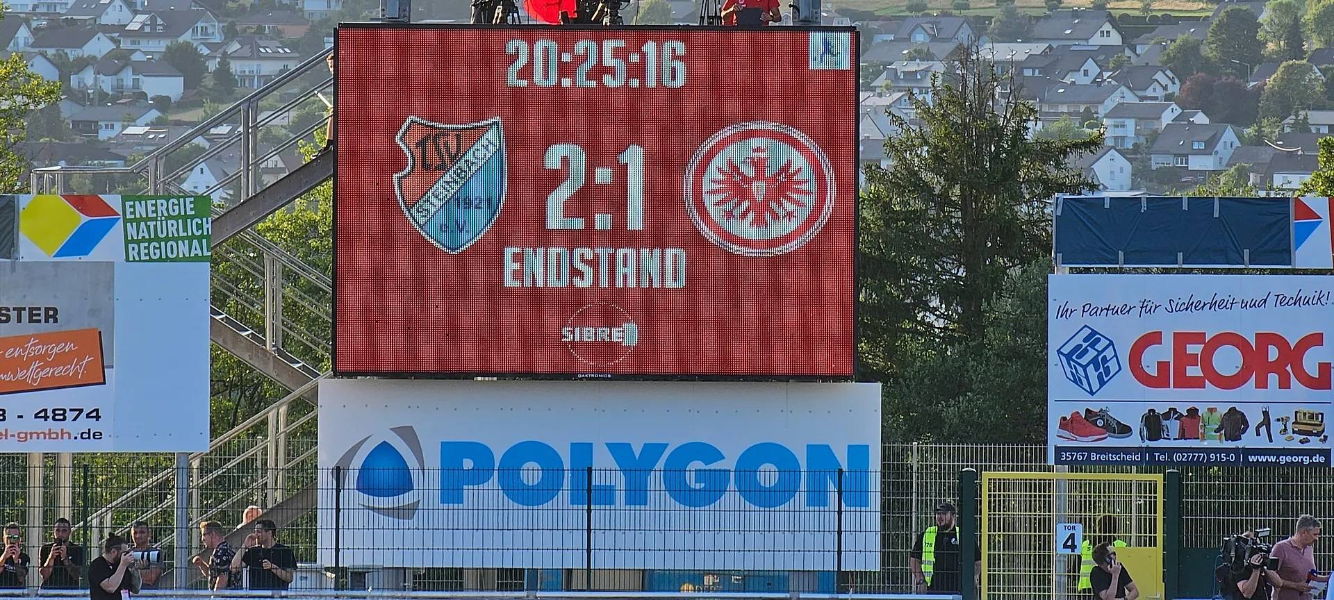 Steinbach schlägt Frankfurt