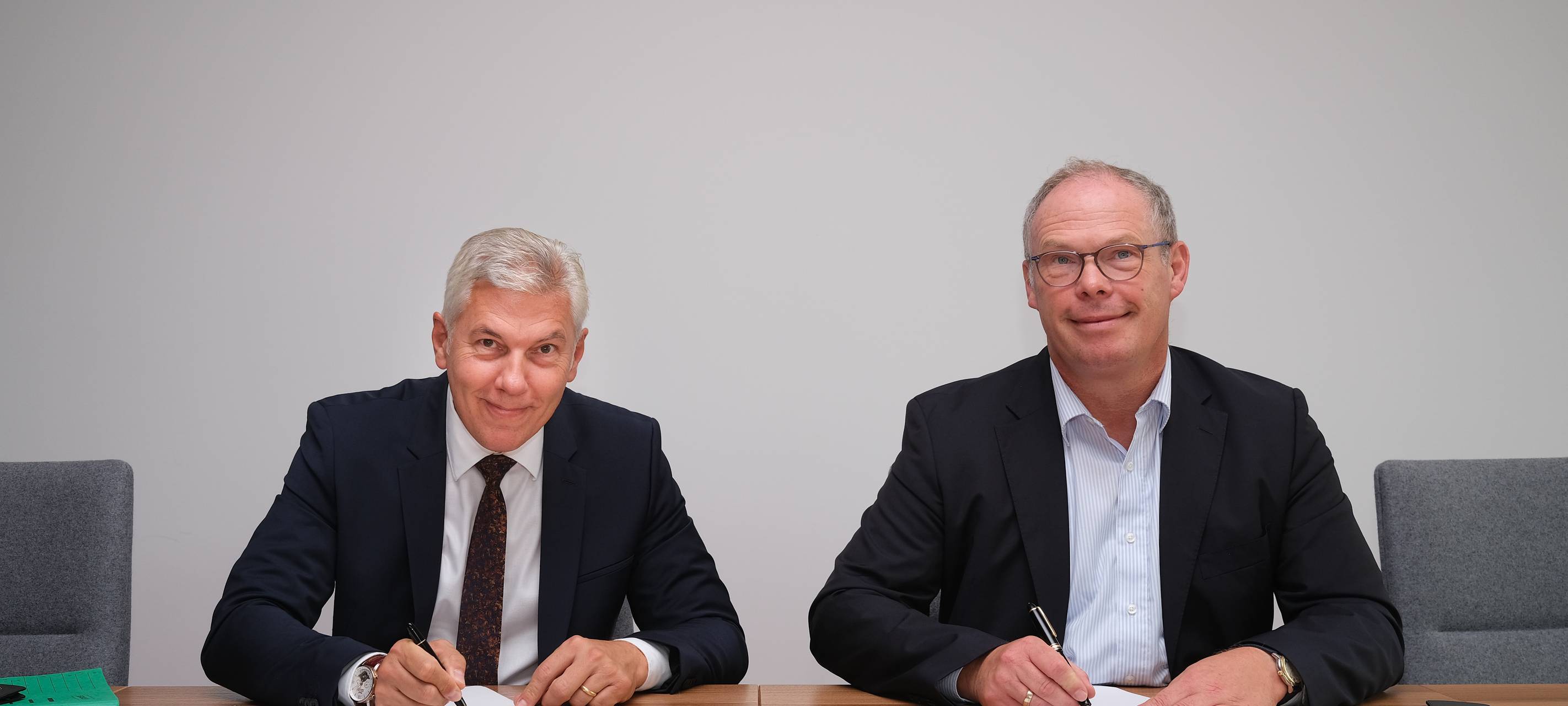 Vertrag unterzeichnet