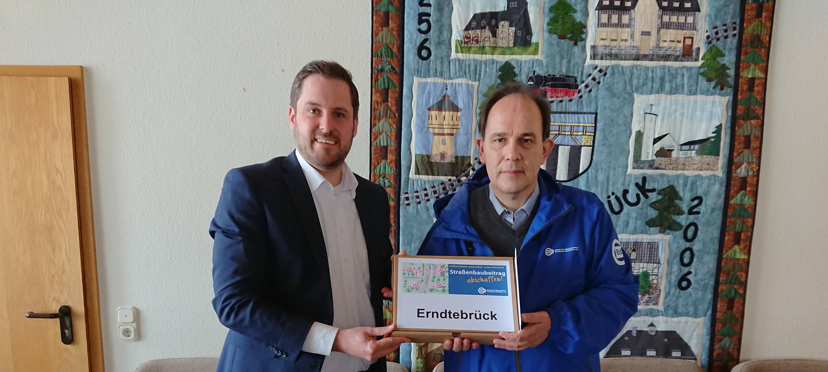 Bund der Steuerzahler übergibt Unterschriften zur Volksinitiative