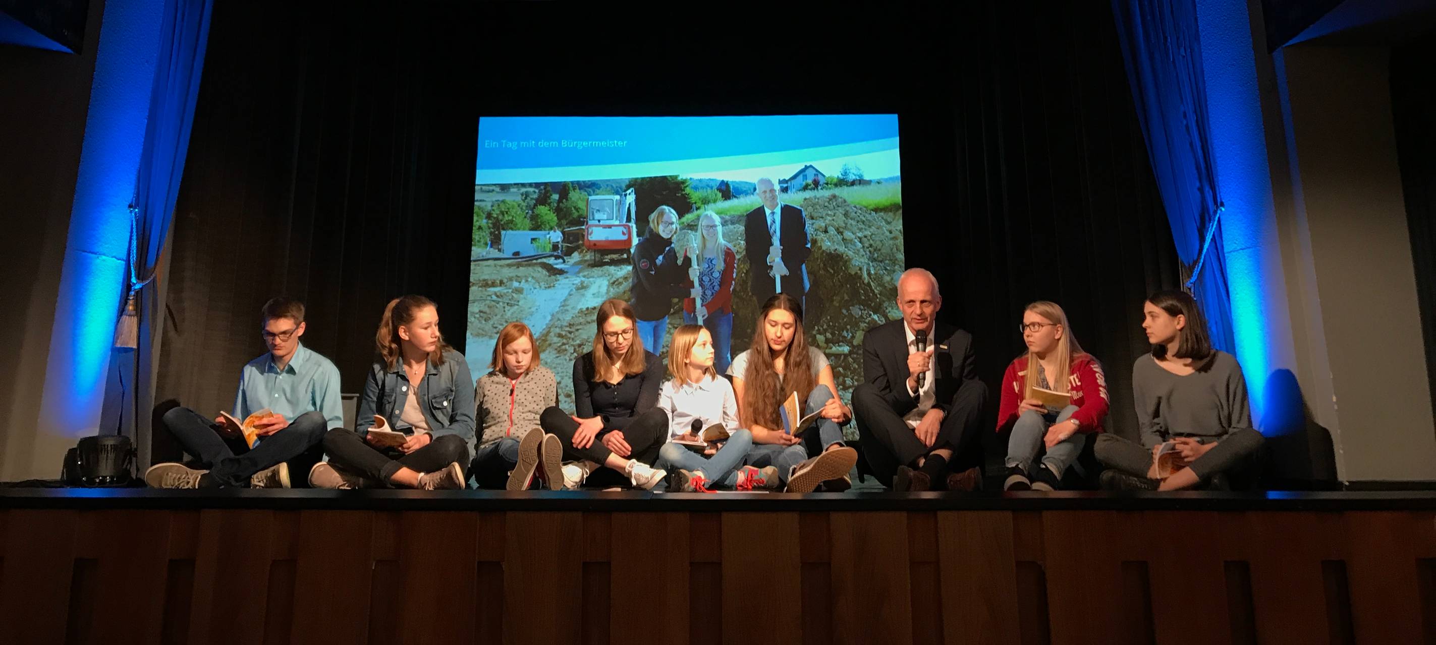 Jugendliche entwerfen Magazin für Burbach