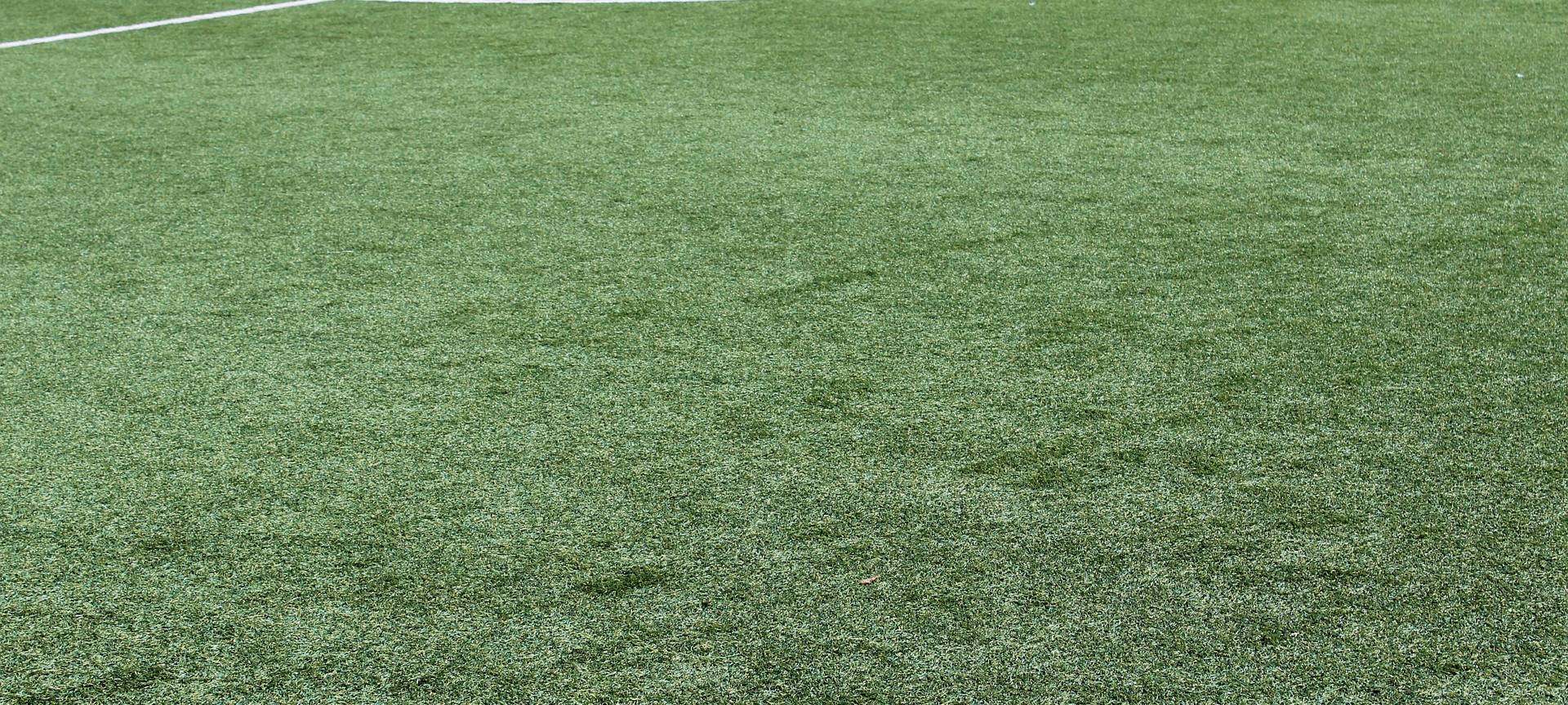 Neuer Kunstrasen auf dem Sportplatz Niederdielfen