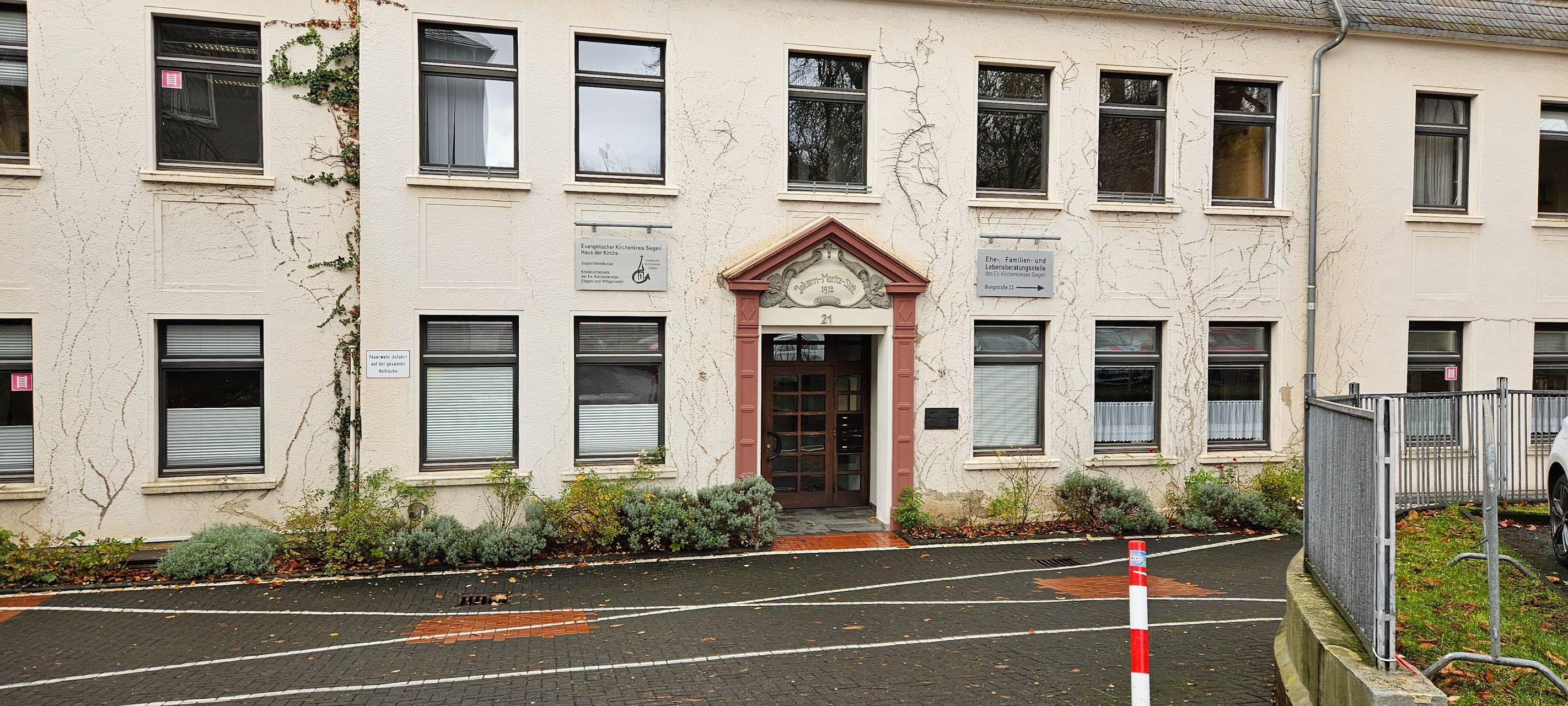 Eingang des Hauses des Kirchenkreises Siegen