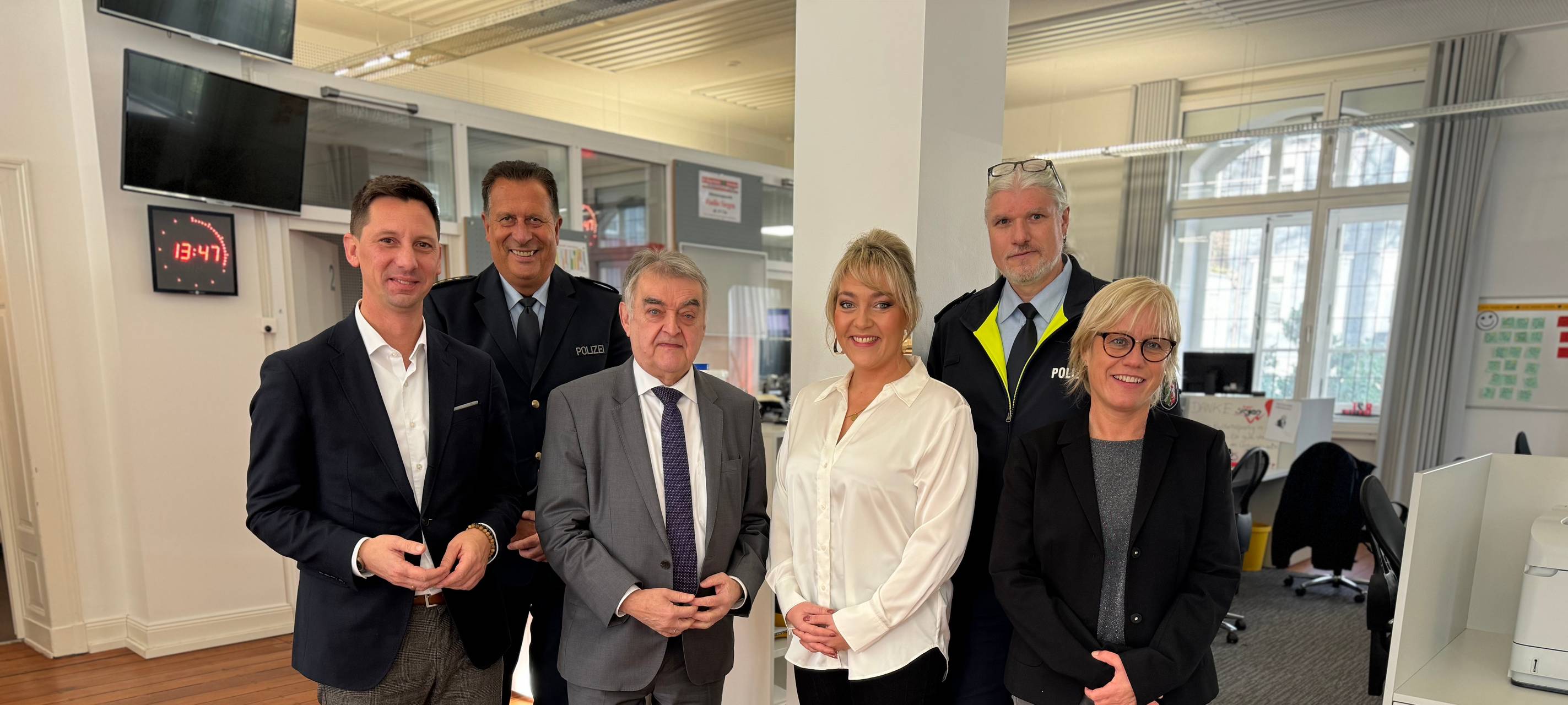 Reul zu Besuch bei "Bitte Folgen"