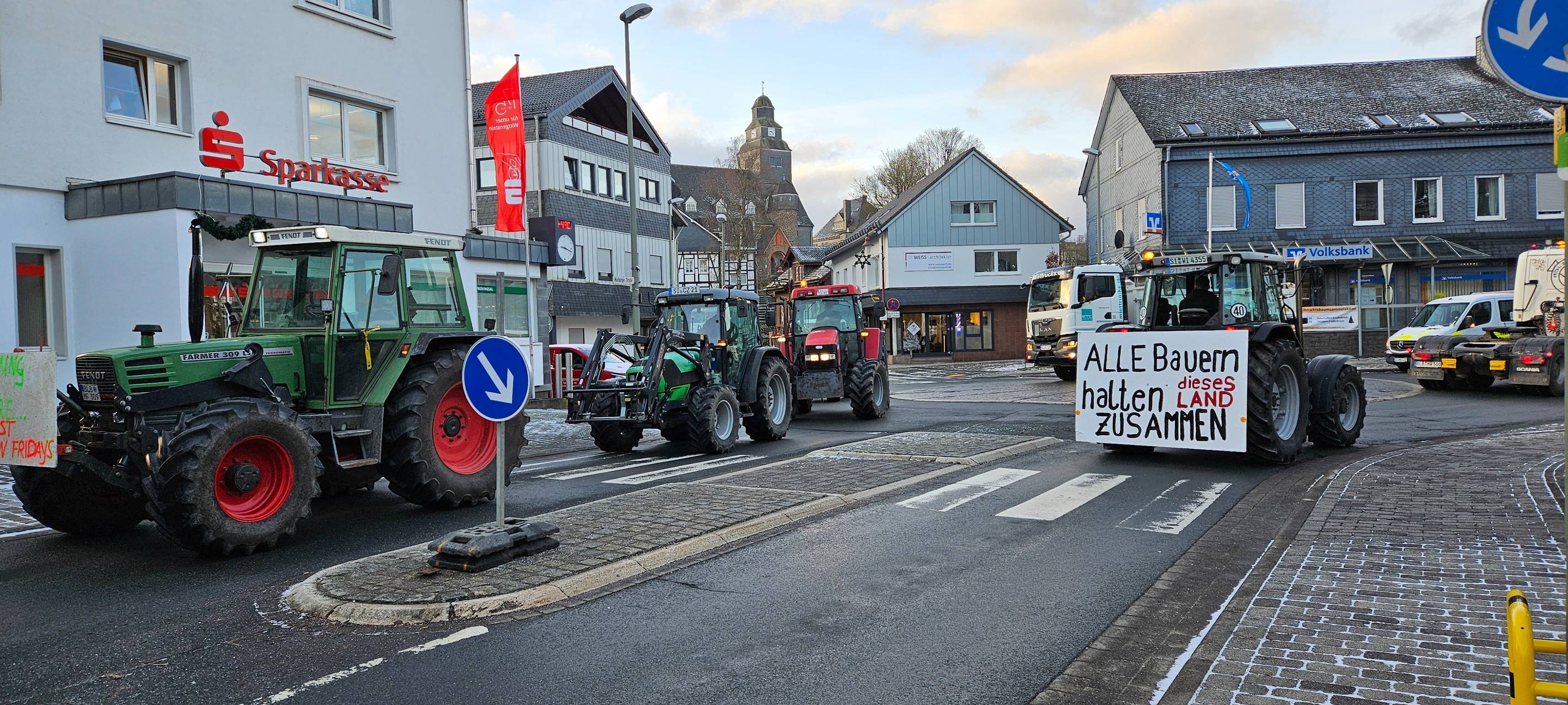 Über 300 Trecker bei Bauerndemos in Siegen-Wittgenstein