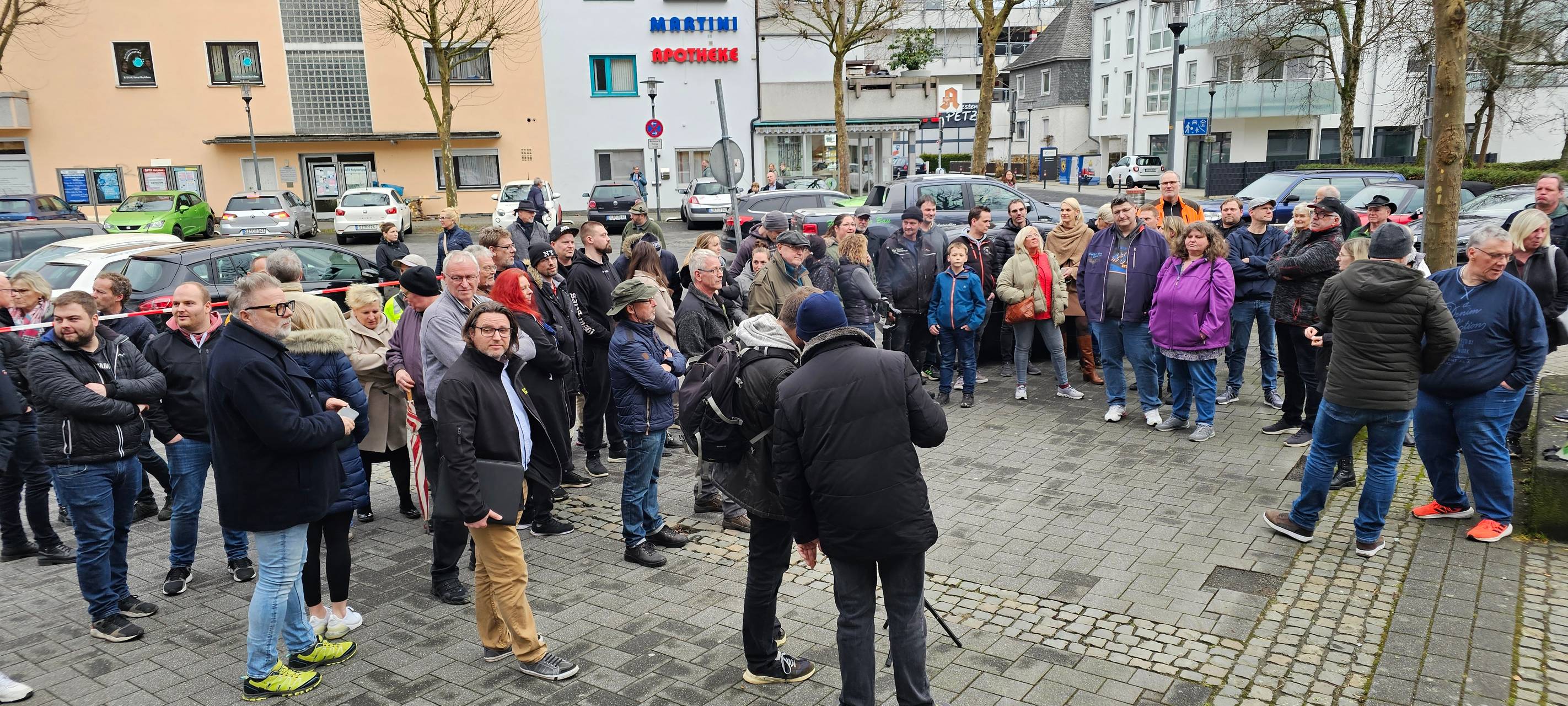 Bürgerprotest vor dem Rathaus