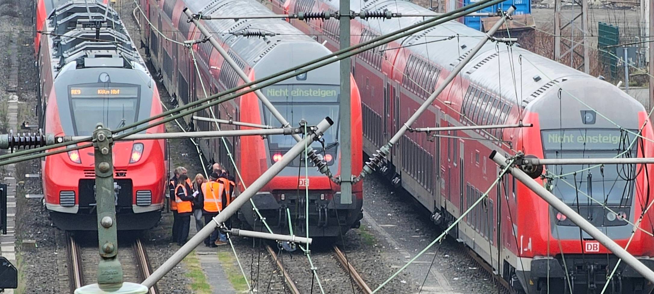 Menschenleere Bahnsteige