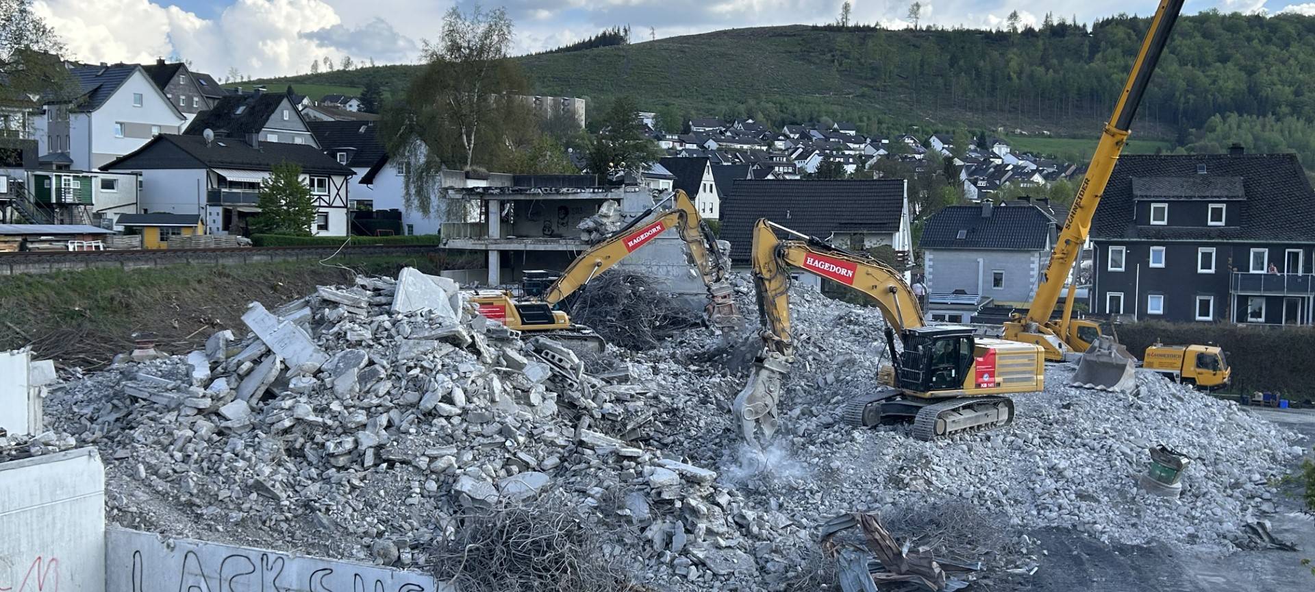 Abbrucharbeiten laufen