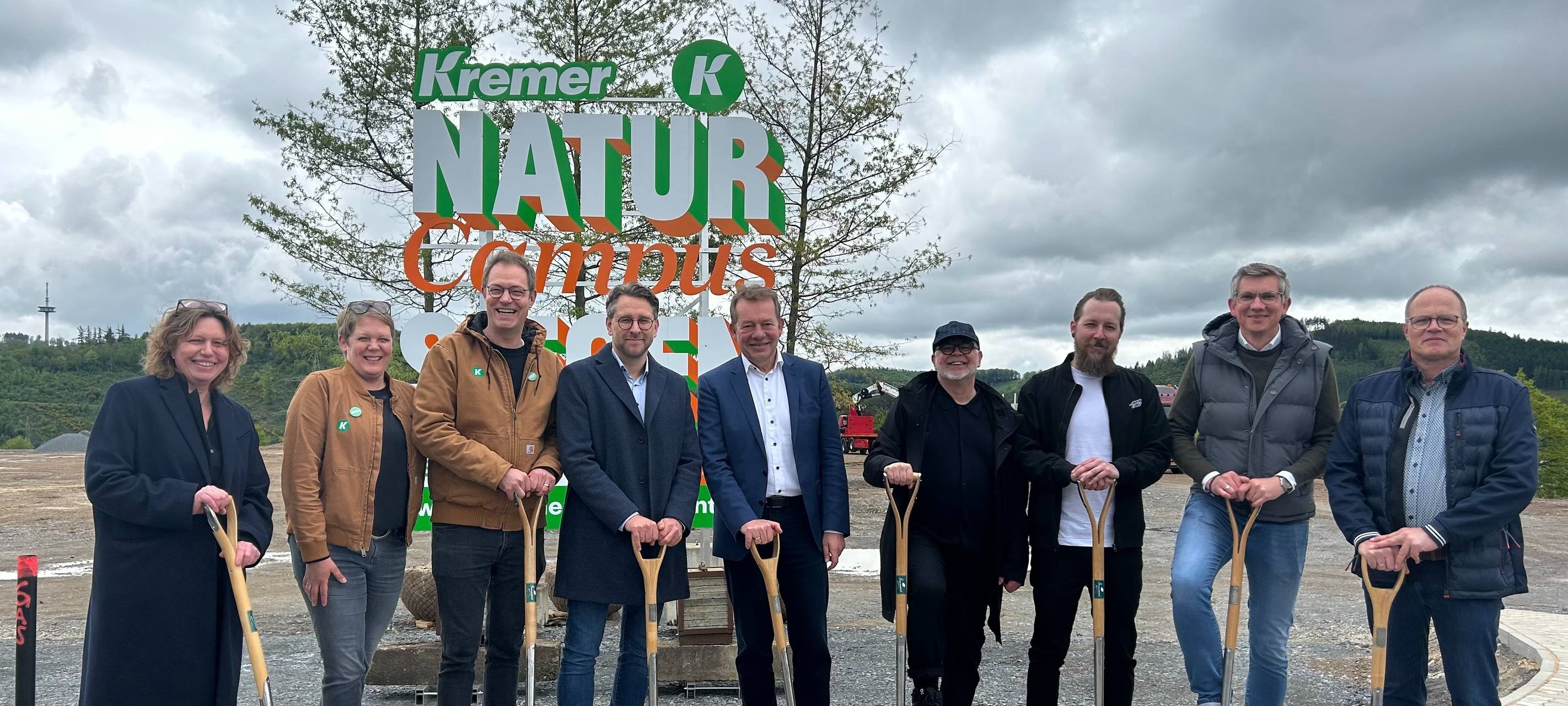 Die Arbeiten für das Gartencenter "Kremer" in Siegen beginnen.