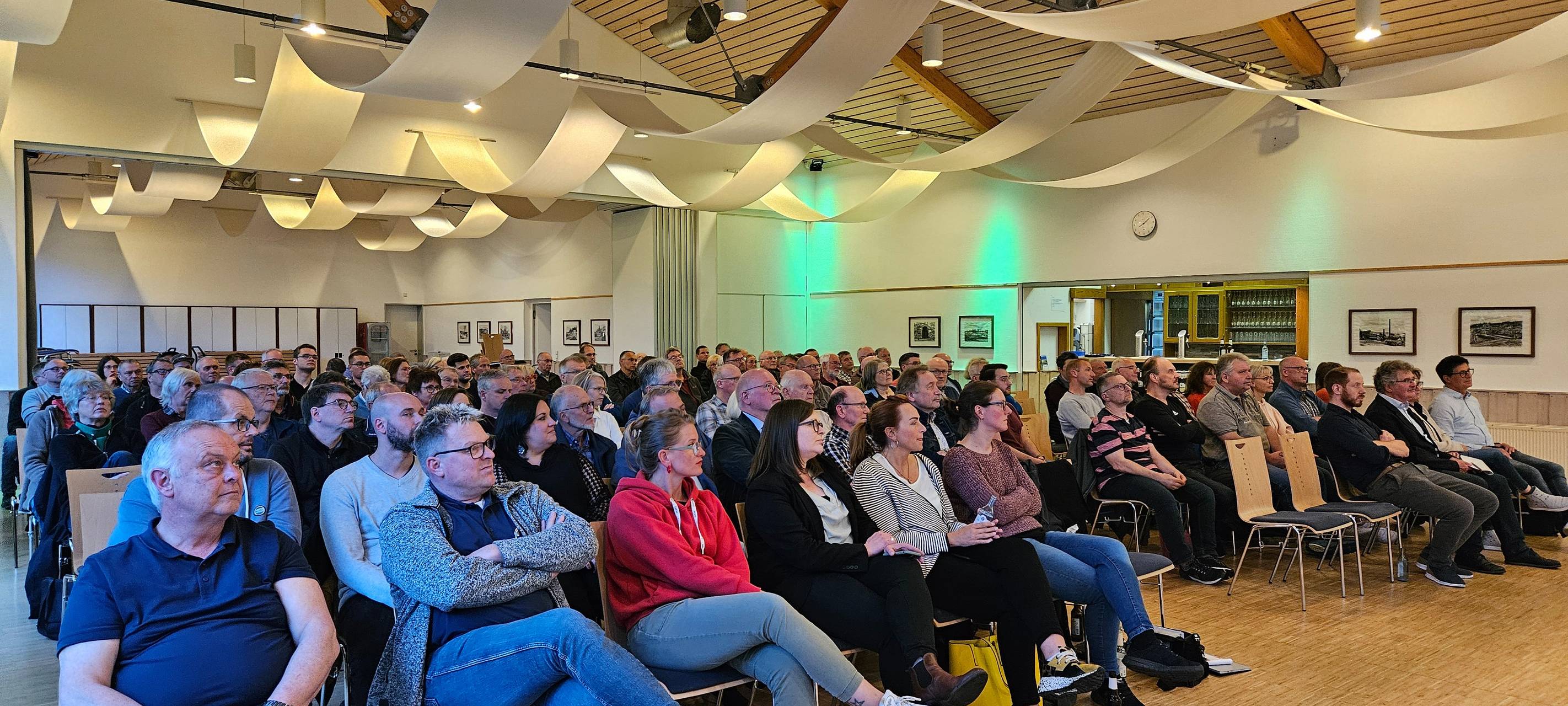 Müsener sprechen über Nahwärme, Windräder und Biogas